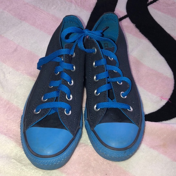 Converse - Picture 2 of 2